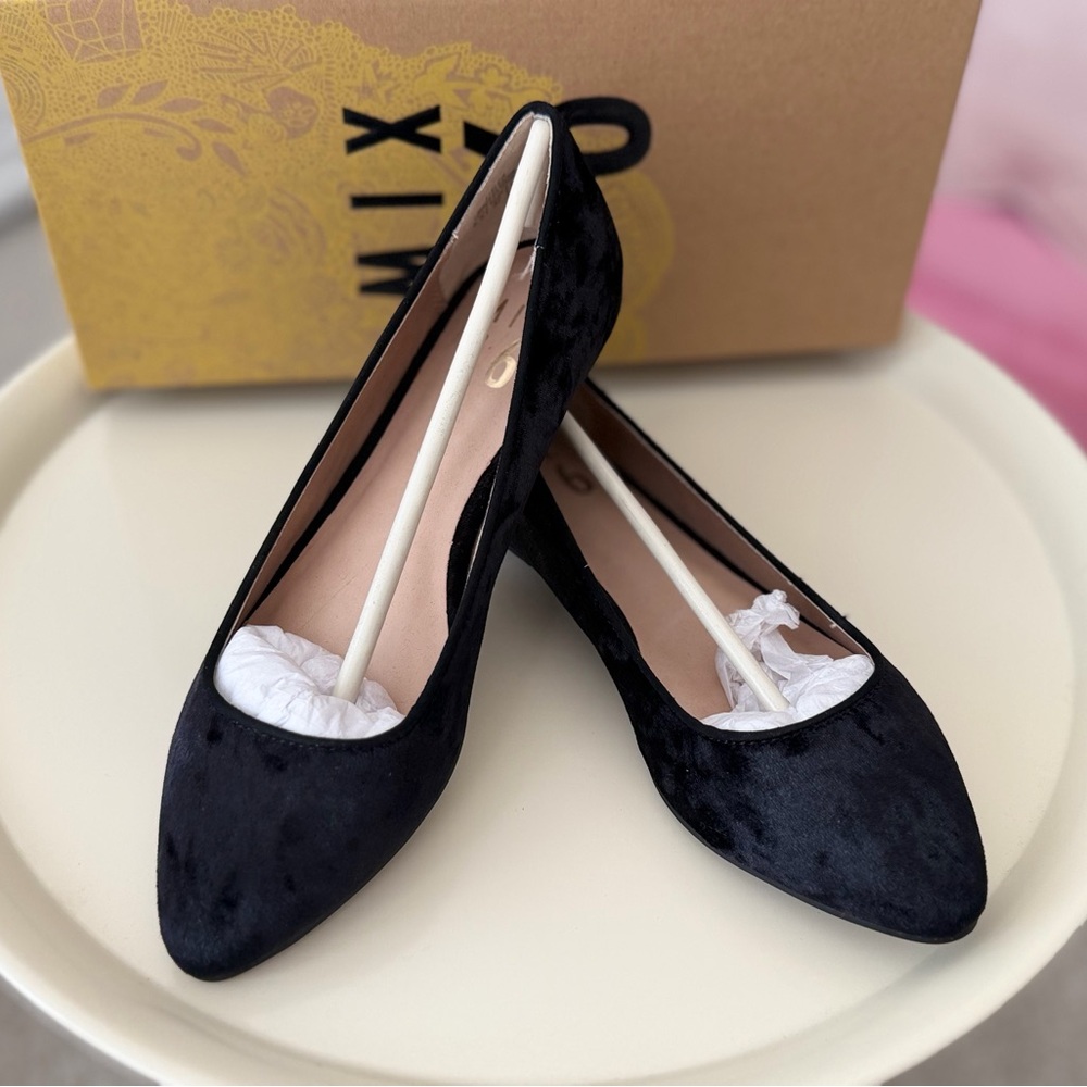 Mix No. 6 Elegant Black Flats size 7